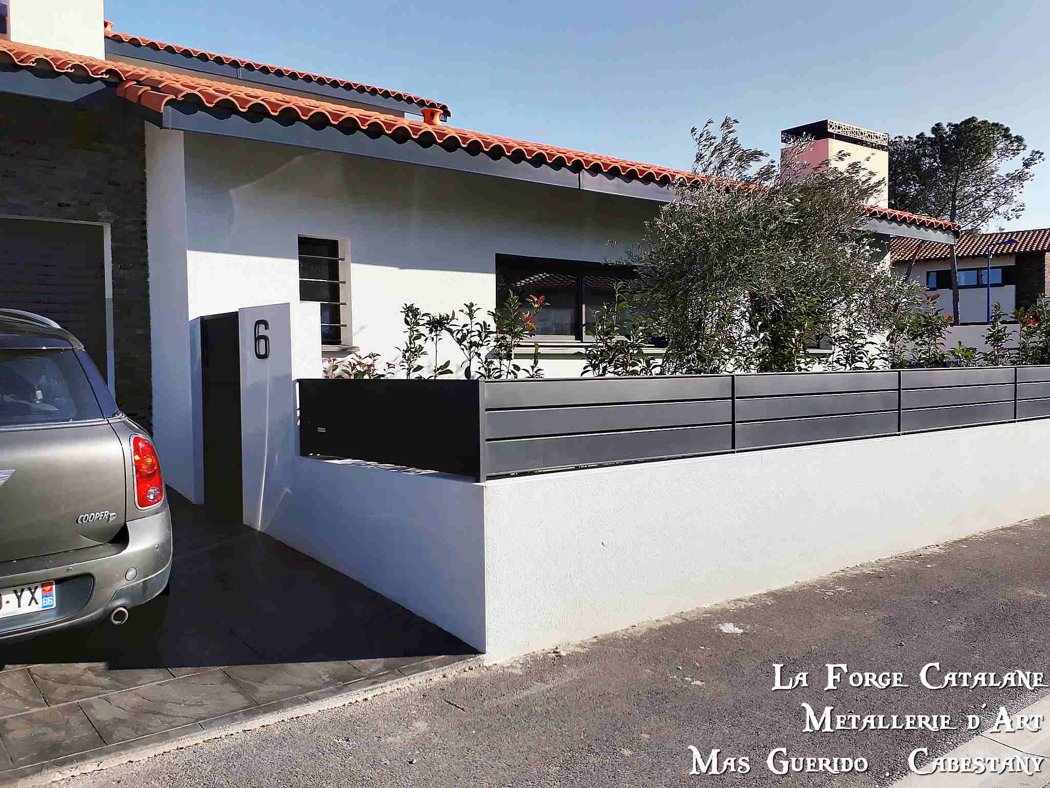 cloture sur muret tole caissonnee thermolaque fer forge catalane cabestany.jpg